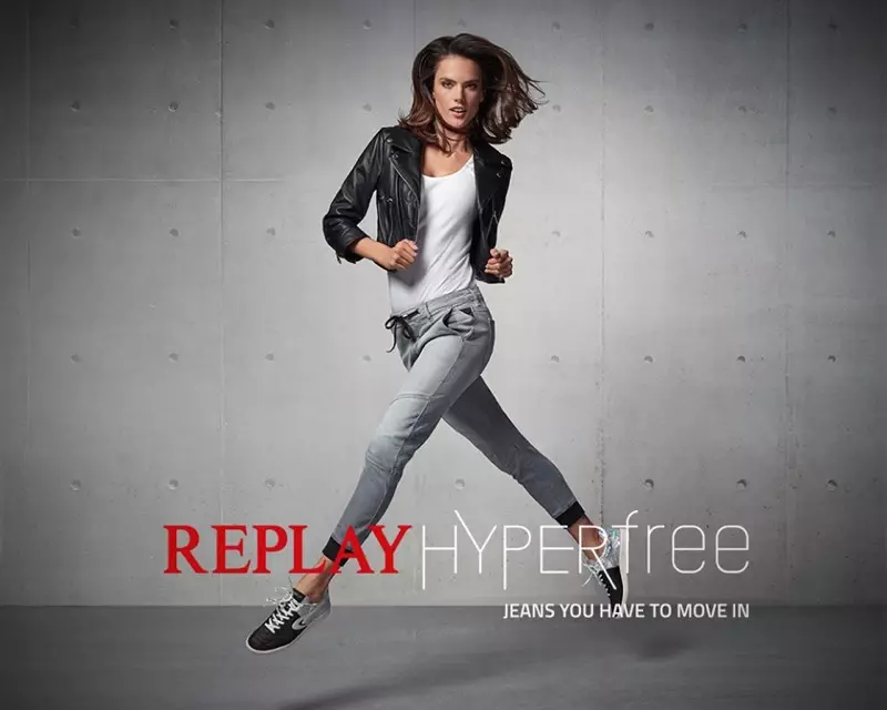 Алессандра Амбросио двигается в рекламной кампании Replay Jeans Hyperflex 2016