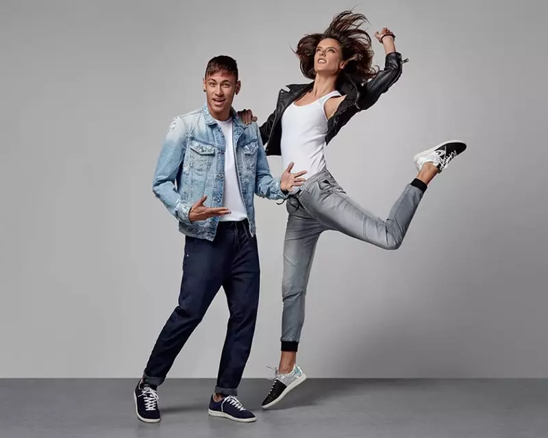 Алессандра Амбросио позирует с Неймаром-младшим в рекламной кампании Replay Jeans Hyperflex 2016