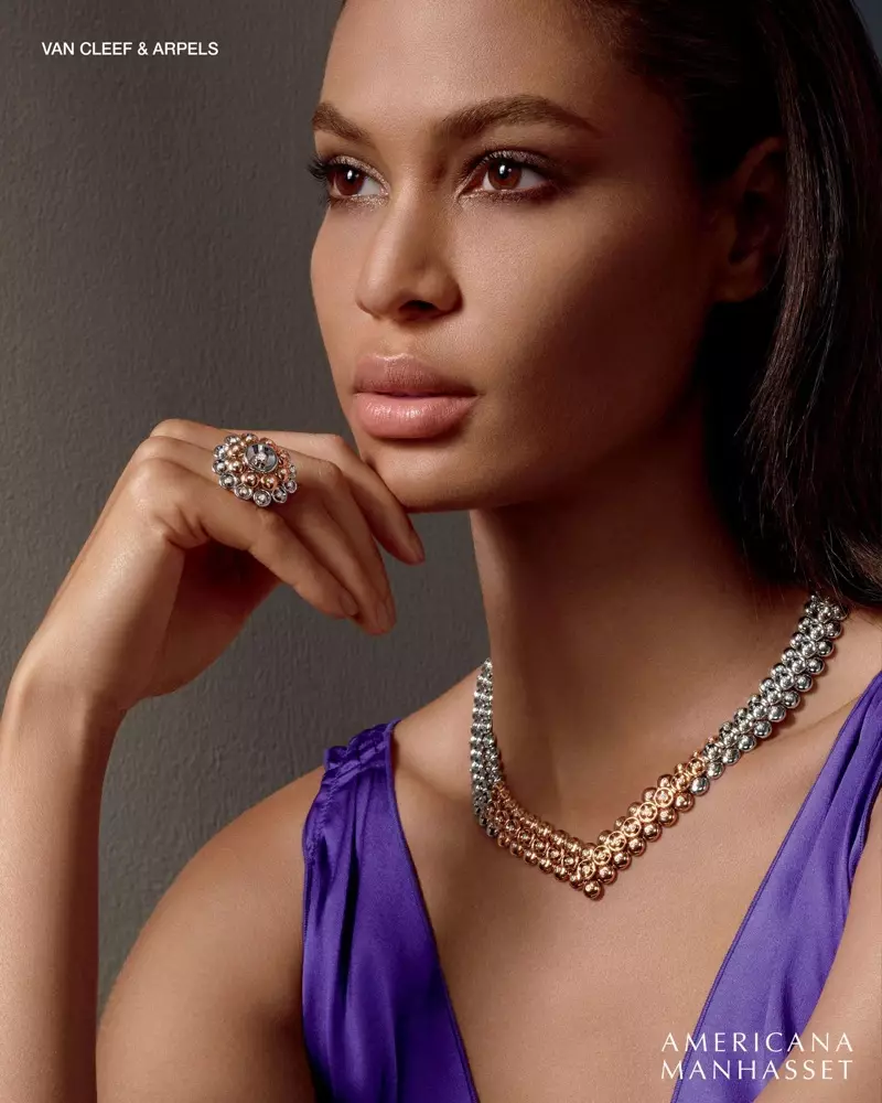 Si Joan Smalls nagsidlak sa Van Cleef & Arpels nga alahas alang sa kampanya sa Americana Manhasset