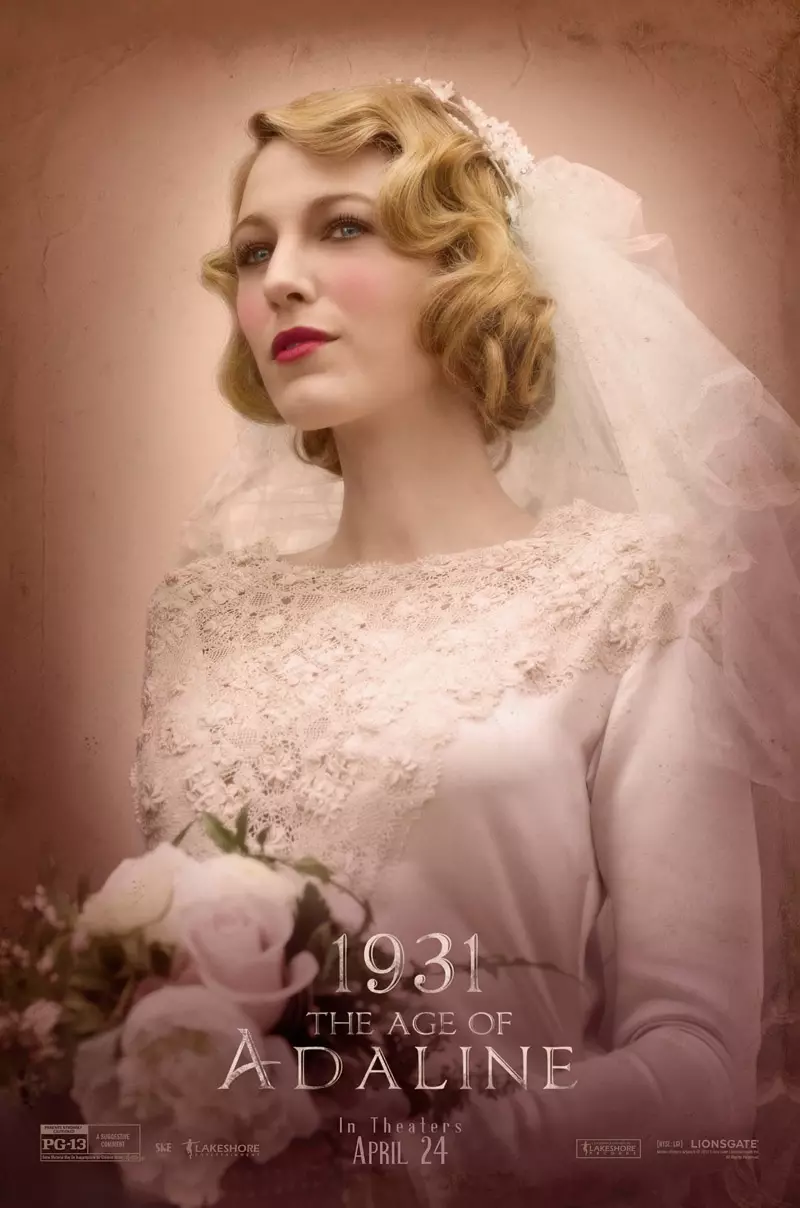 Bleika Laivlija, valkājot kāzu kleitu, filmas “The Age of Adaline” plakātā iejūtas 1930. gadu līgavas stilā.