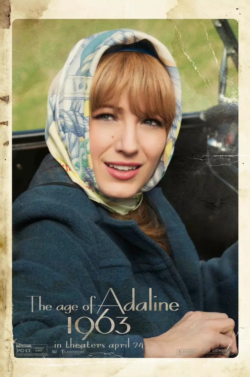 Usa ka 1960s inspiradong scarf ug bangs ang gisul-ob ni Blake Lively sa 'The Age of Adaline' movie poster.