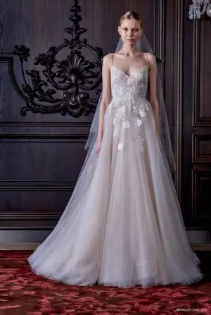 Monique Lhuillier Spring Bridal Line için Fantaziyi Kucaklıyor