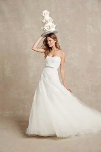 Bliss nuziale: guarda gli abiti da sposa a prezzi convenienti di Monique Lhuillier