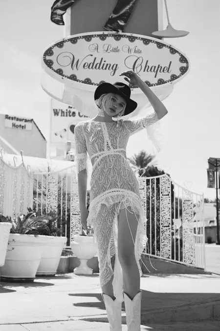 Love & Lemons သည် အားလပ်ရက် '18 Collection အတွက် Vegas သို့သွားသည်