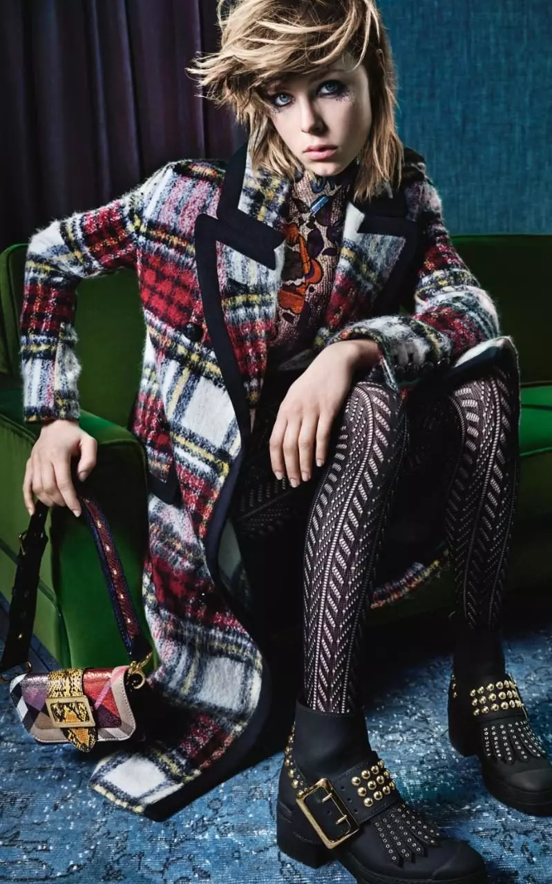 Edie Campbell แสดงในแคมเปญเดือนมิถุนายน 2559 ของ Burberry