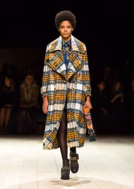 Inilabas ng Burberry ang Shoppable Fall 2016 Collection