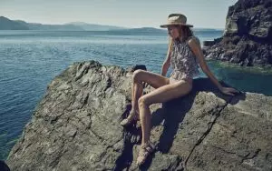 Constance Jablonski Stuns hauv Zimmermann Swim Campaign