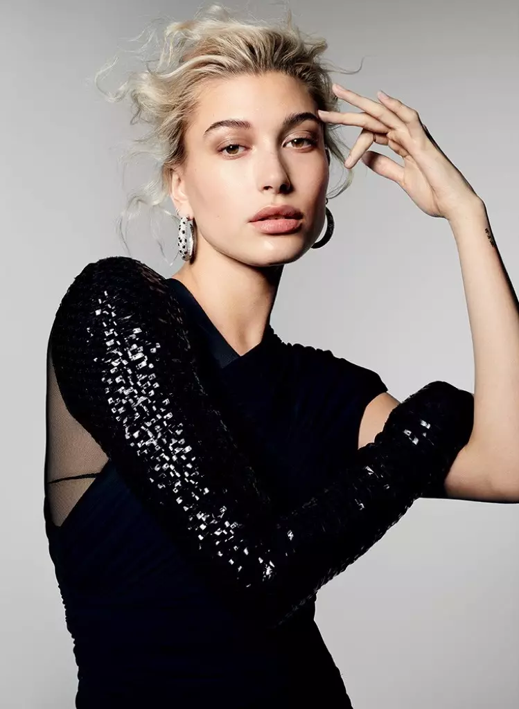 Hailey Baldwin បង្ហាញពីការផ្លាស់ប្តូររបស់នាងសម្រាប់ទស្សនាវដ្តី Vogue Turkey