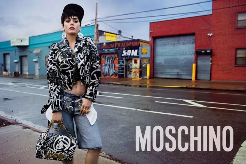 Katy Perry montre kèk po pou Moschino Otòn 2015 Kanpay