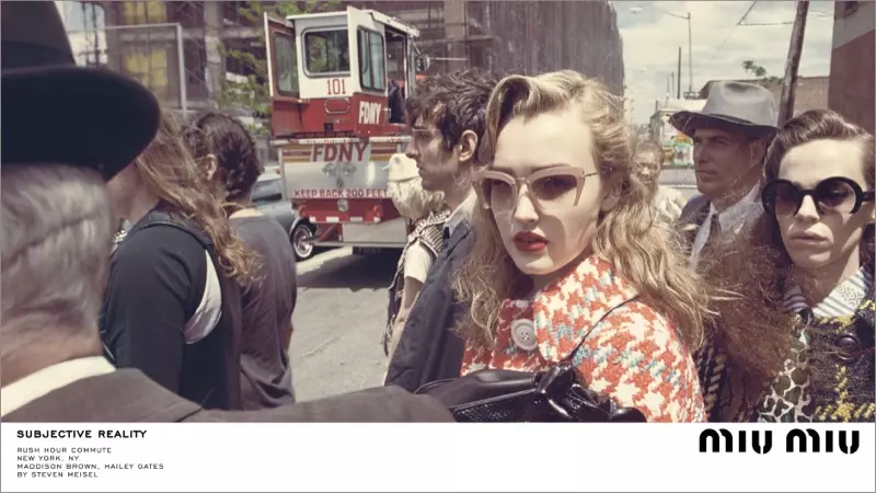 Ein karierter Print-Look, der in der Herbst-Winter-Kampagne 2015 von Miu Miu zu sehen war