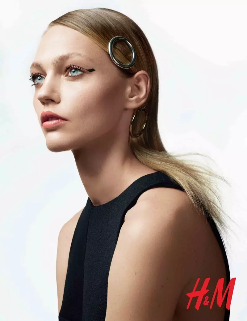 Sasha Pivovarova ist der Star des Beauty-Shootings von H&M