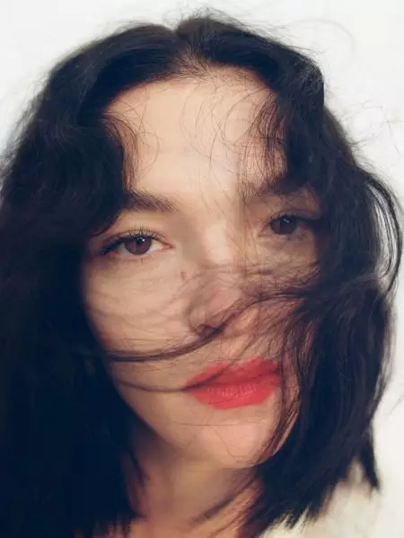 Mariacarla Boscono นางแบบเสื้อไหมพรมฤดูใบไม้ผลิ 2020 ของ Zara