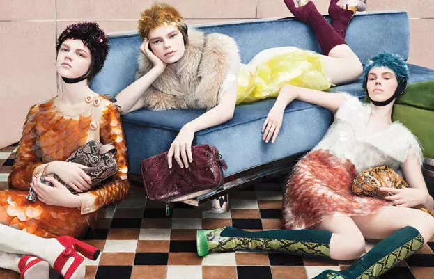 Kwiyamamaza kwa Prada Kugwa 2011 | Frida Gustavsson, Kelly Mittendorf, Julia Zimmer & Abandi na Steven Meisel