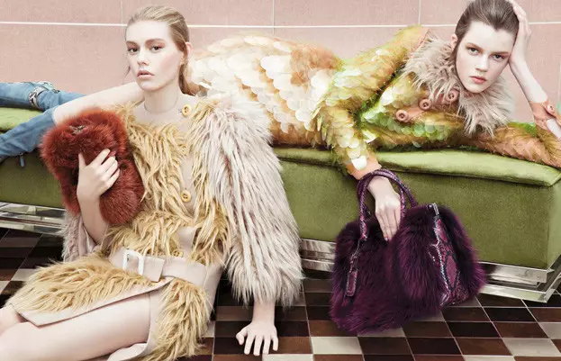 Prada hösten 2011 kampanj | Frida Gustavsson, Kelly Mittendorf, Julia Zimmer & Others av Steven Meisel