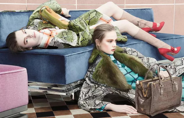 Feachtas Prada Fall 2011 | Frida Gustavsson, Kelly Mittendorf, Julia Zimmer & Daoine Eile le Steven Meisel