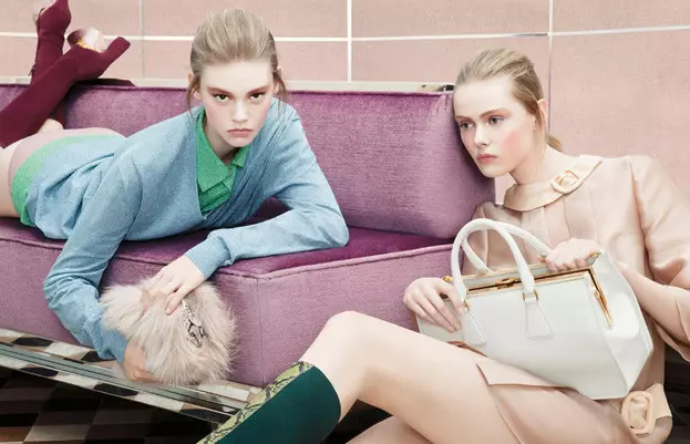 แคมเปญ Prada Fall 2011 | Frida Gustavsson, Kelly Mittendorf, Julia Zimmer และคนอื่นๆ โดย Steven Meisel