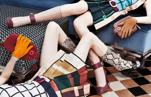 Prada Fall 2011 ව්‍යාපාරය | ෆ්‍රීඩා ගුස්ටාව්සන්, කෙලී මිටෙන්ඩෝෆ්, ජූලියා සිමර් සහ තවත් අය ස්ටීවන් මීසෙල් විසිනි