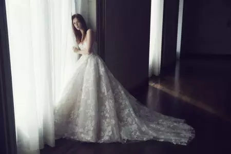 Monique Lhuillier Bridal revela los vestidos Dreamy Fall 2019