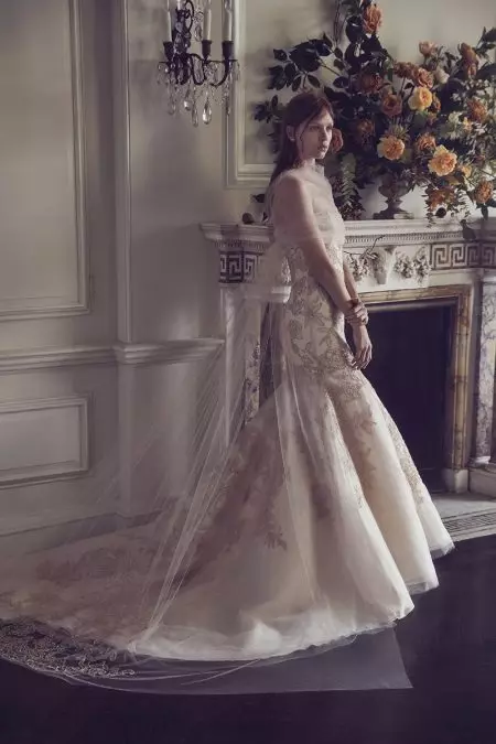 Monique Lhuillier 新娘推出梦幻般的 2019 秋季连衣裙