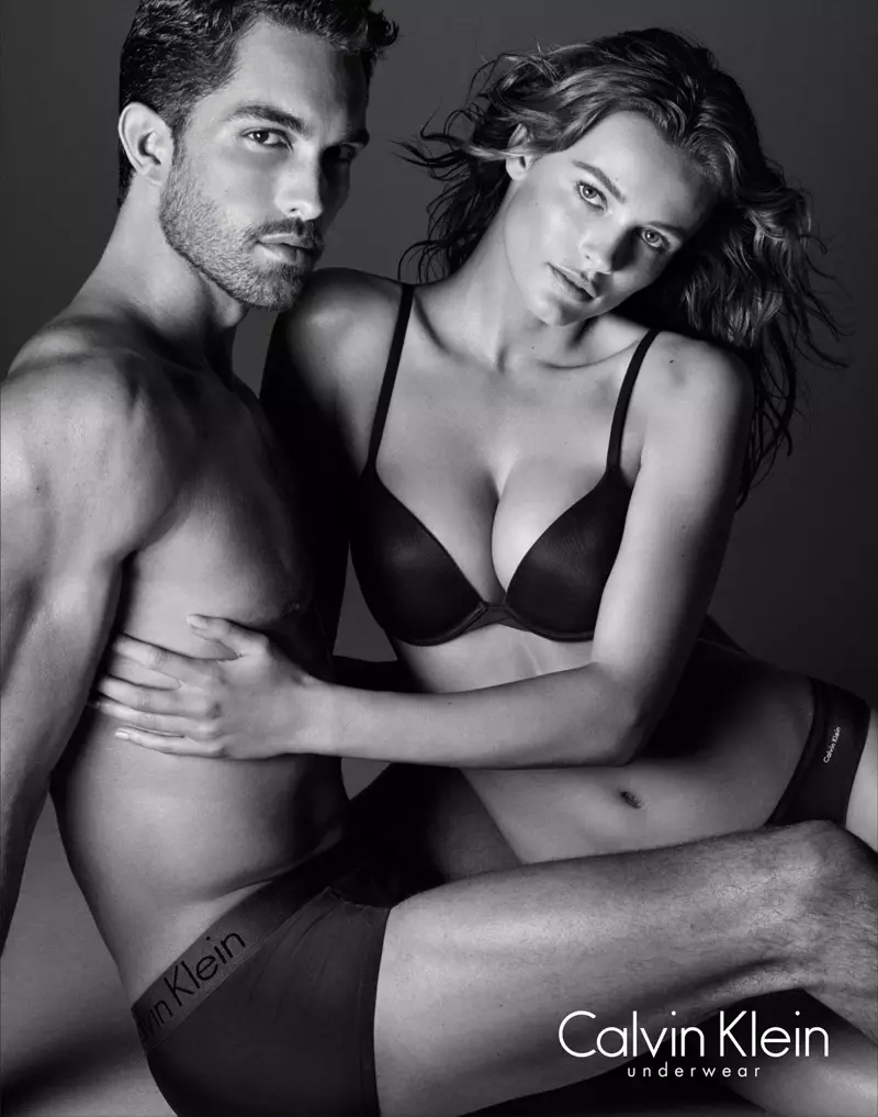 Edita Vilkeviciute u Tobias Sorensen fil-kampanja Calvin Klein Underwear