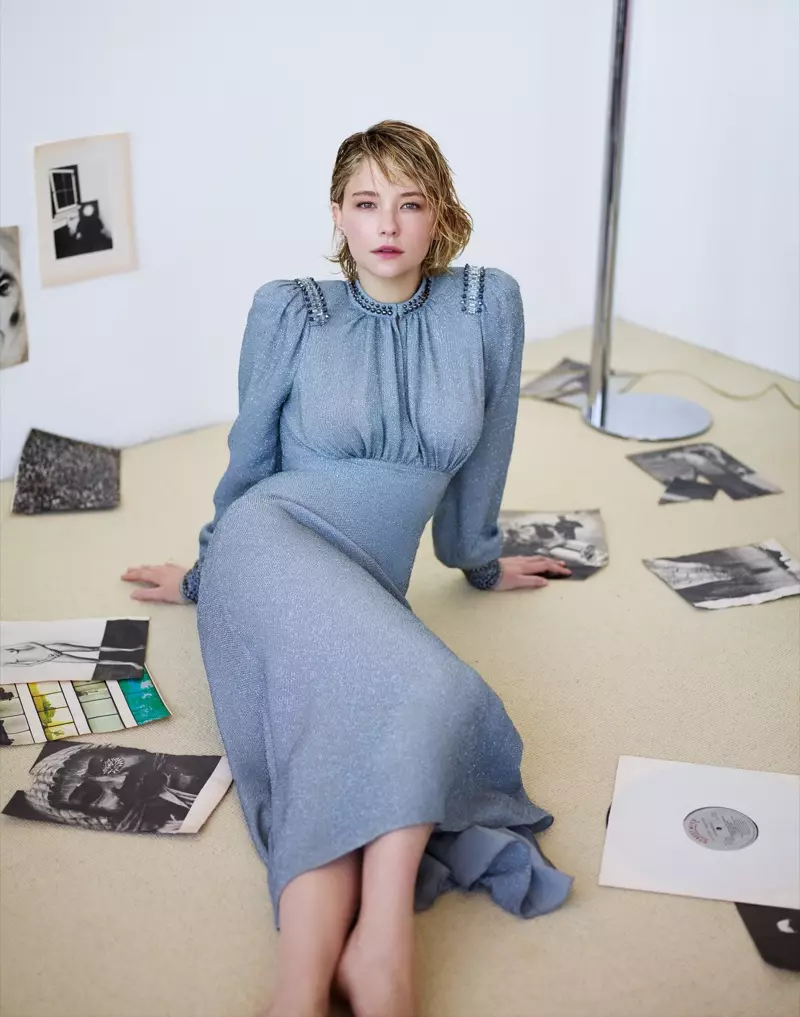 海莉·貝內特 (Haley Bennett) 身著 Bottega Veneta 連衣裙，佩戴戴比爾斯 (De Beers) 珠寶