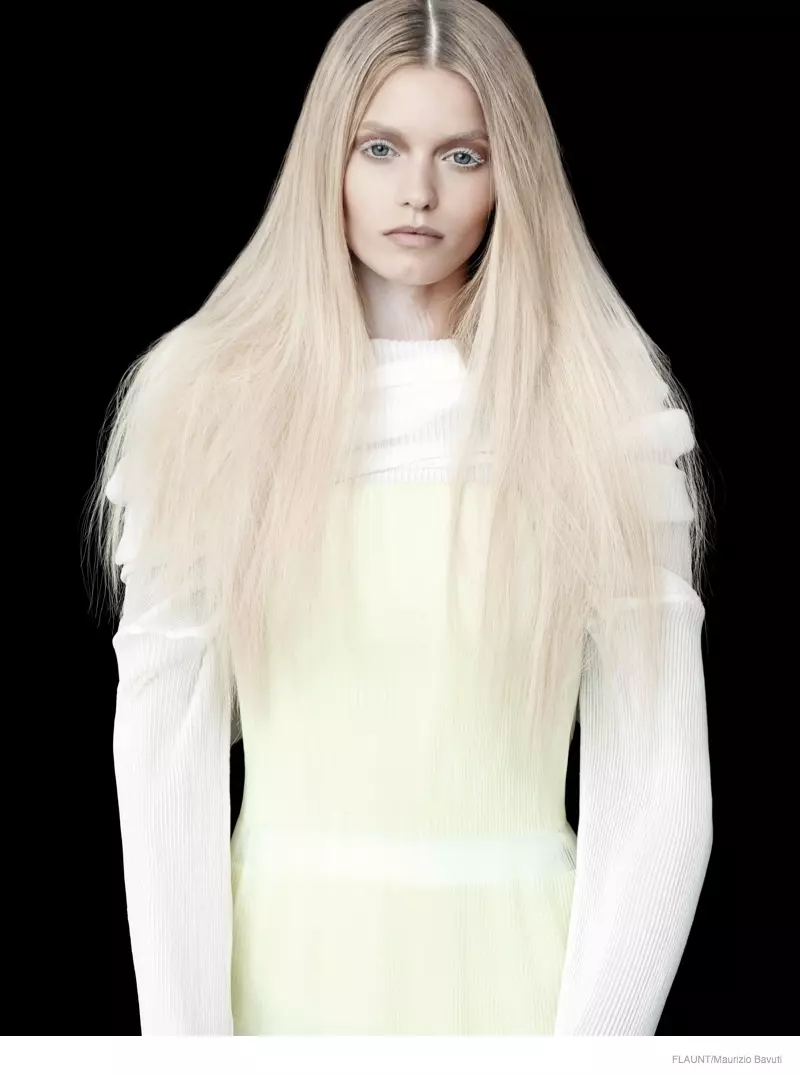 Abbey Lee Kershaw poze pou flaunt, chita pale sou aspirasyon aji