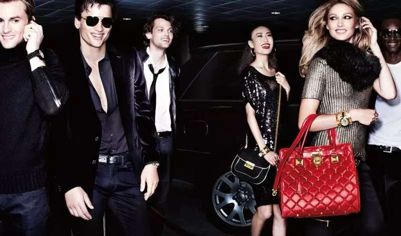 Karmen Pedaru le Shu Pei ba Rata Bophelo ba Bosiu bakeng sa Letšolo la Boikhutso la Michael Kors la 2012 ka Mario Testino