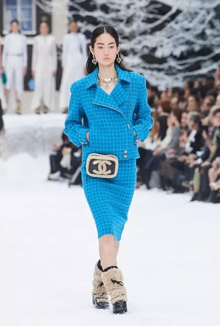 Chanel presta homenagem a Lagerfeld para o outono de 2019