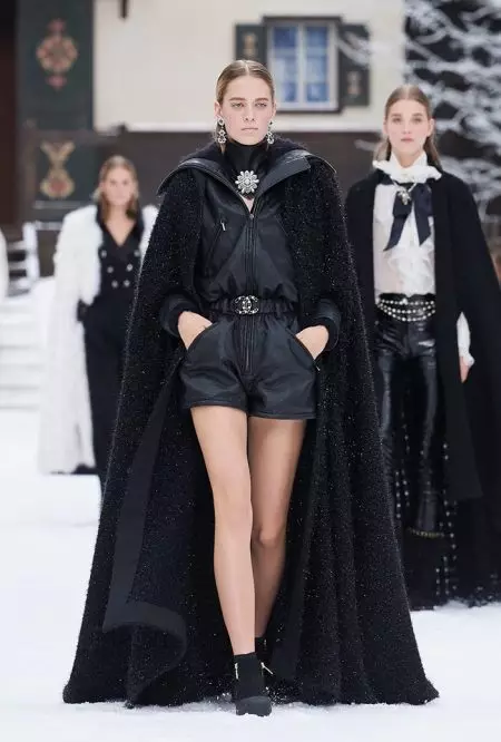 Chanel na-akwụ Lagerfeld ụtụ maka ọdịda 2019