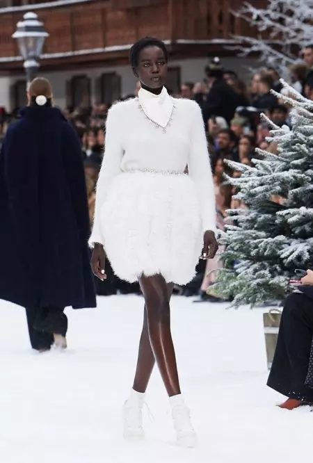 Chanel ji bo Payiza 2019-an rêz dide Lagerfeld