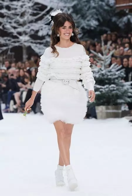 Chanel ба Лагерфелд барои тирамоҳи соли 2019 эҳтиром мегузорад