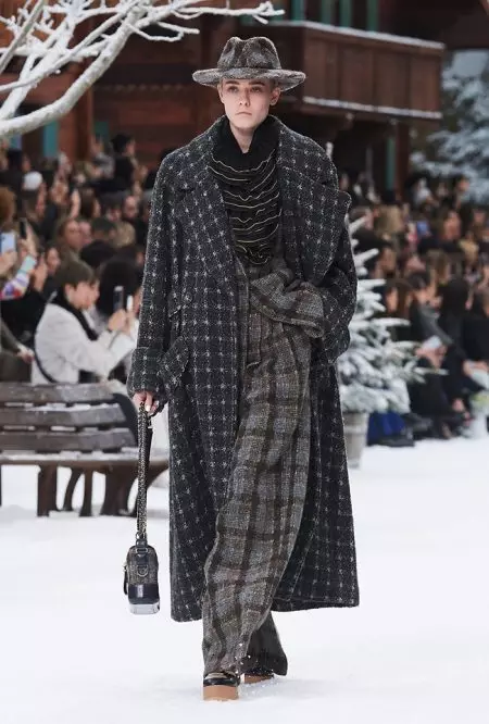 Tugann Chanel ómós do Lagerfeld le haghaidh Fall 2019