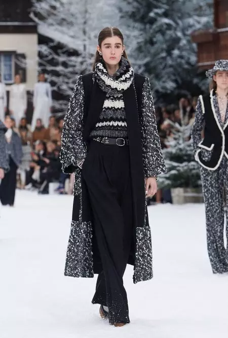 Chanel zollt Lagerfeld für den Herbst 2019 Tribut