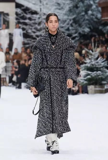 Chanel yn Talu Teyrnged i Lagerfeld ar gyfer hydref 2019