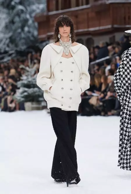 Chanel rende omaggio a Lagerfeld per l'autunno 2019