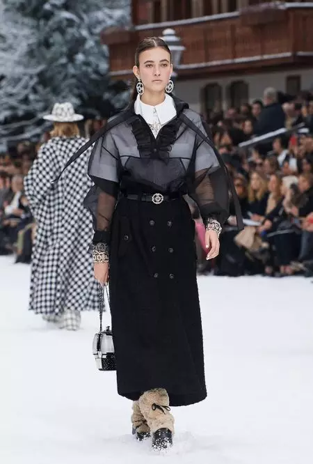 Chanel 2019-njy ýylyň güýzünde Lagerfelde hormat goýýar