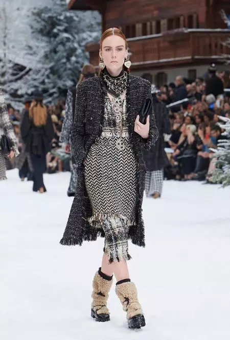 Chanel rende homenaxe a Lagerfeld para o outono de 2019