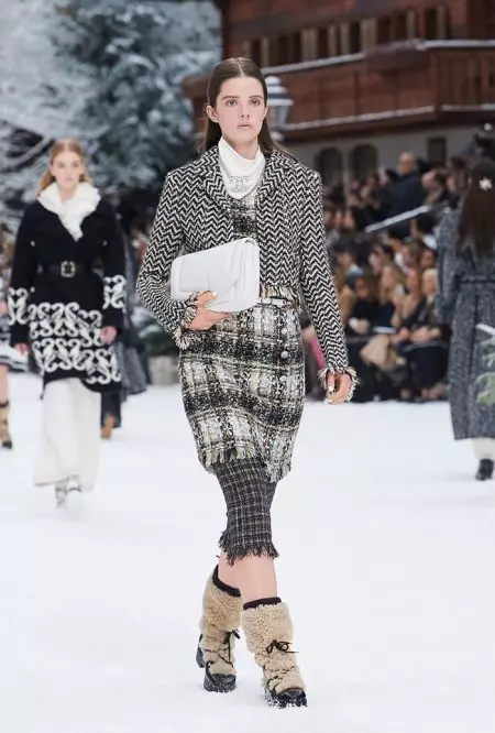 Chanel Mbayar Tribute kanggo Lagerfeld kanggo Musim Gugur 2019