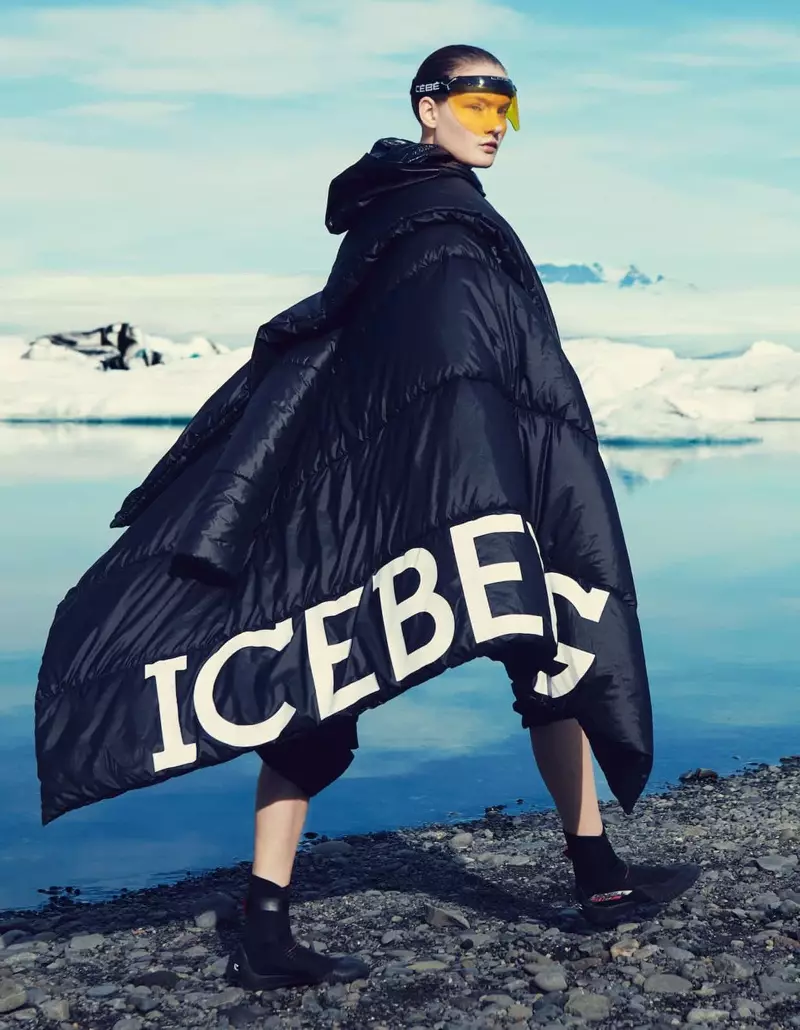 Kirsi Pyrhonen modelira plašč Iceberg z J.W. Anderson hlače