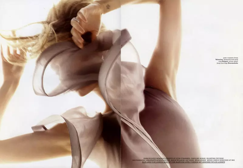 Gisele Bundchen voor Muse Summer 2010 door Nino Muñoz