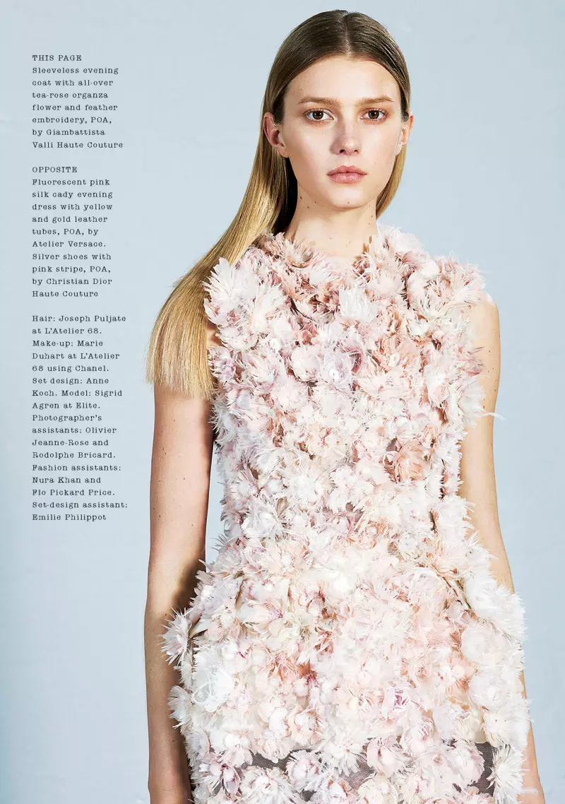 Sigrid Agren modelira Couture za The Sunday Times Style Erica Guillemaina