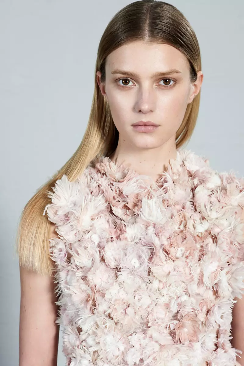 Sigrid Agren modeles Couture par The Sunday Times Style, Ēriks Gilemēns