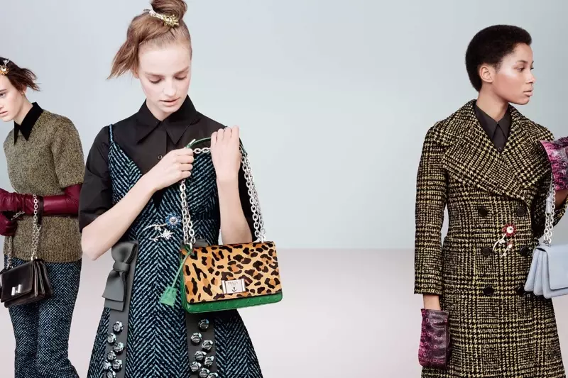 Prada သည် Steven Meisel မှ ဖန်တီးထားသော Fall 2015 Campaign ကို ဖြန့်ချိသည်။