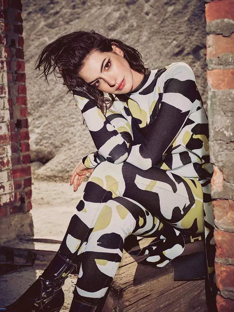 Anne Hathaway draagt coole herfstlooks in Refinery29 Shoot