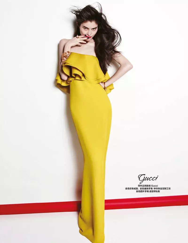 Gimodelo ni Sui He ang Spring Collections para sa Harper's Bazaar China's March Cover shoot