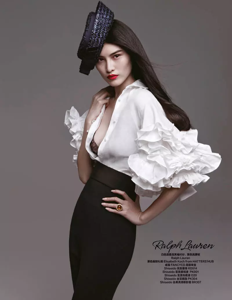 Sui He modelleer die lenteversamelings vir Harper's Bazaar China se Maart-voorblad-sessie