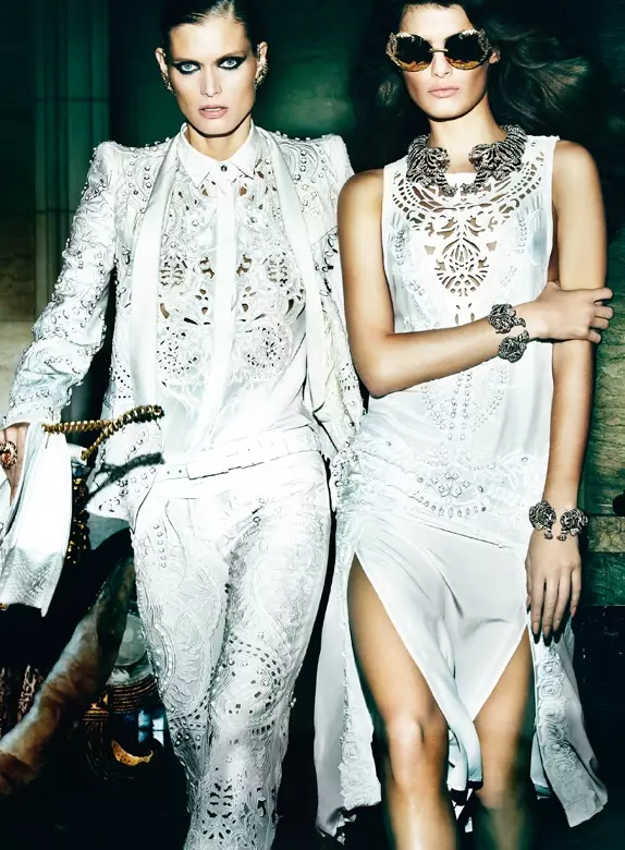 Roberto Cavalli 邀请 Isabeli Fontana、Malgosia Bela 和 Sui He 为其 2013 年春季广告大片 Mario Testino