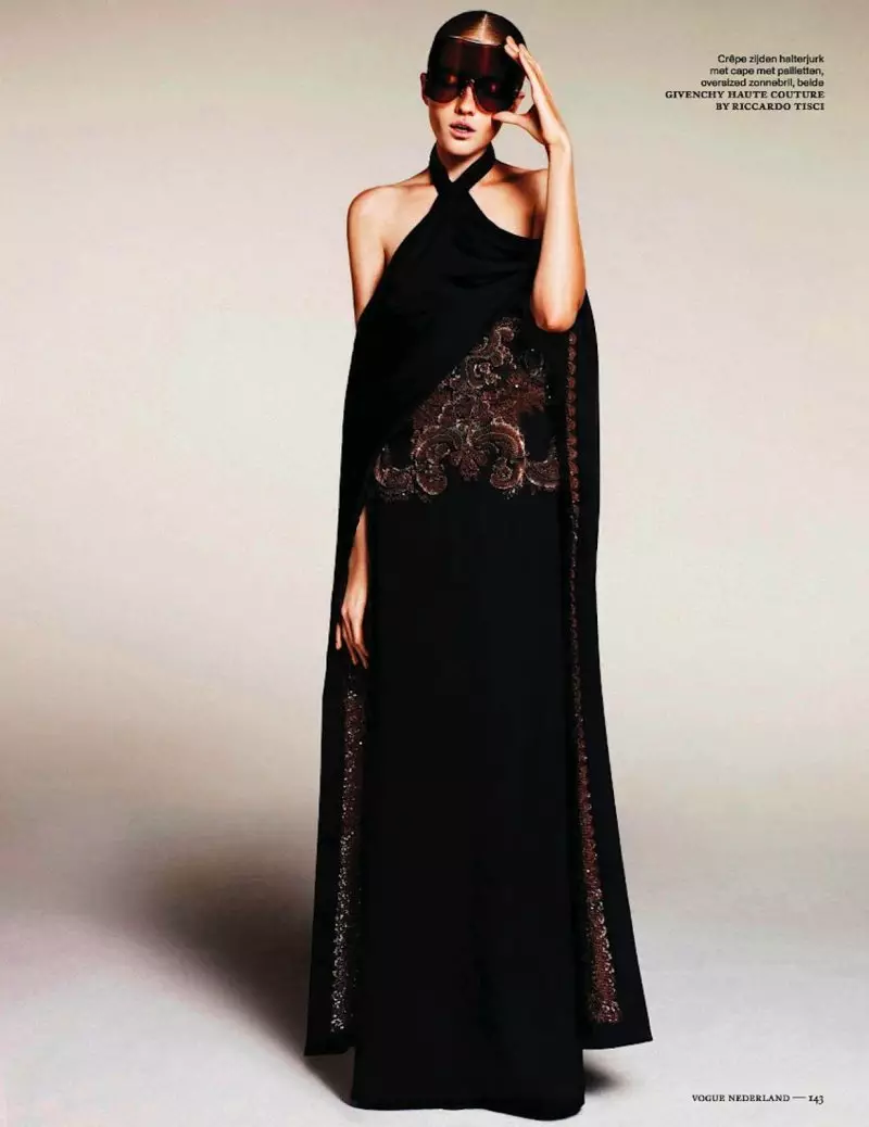 Vlada Roslyakova Rocks the Haute Couture Collection for Vogue Netherlands सेप्टेम्बर 2012