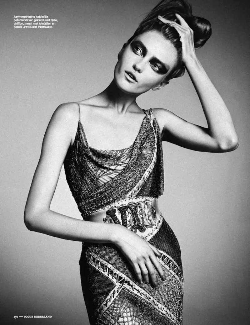 Vlada Roslyakova Bailiúchán Haute Couture do Vogue An Ísiltír Meán Fómhair 2012