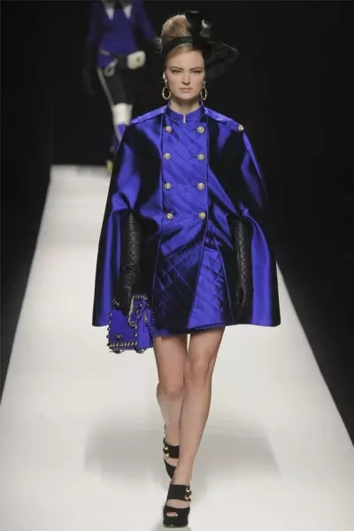 Musim Gugur Moschino 2012 | Pekan Mode Milan